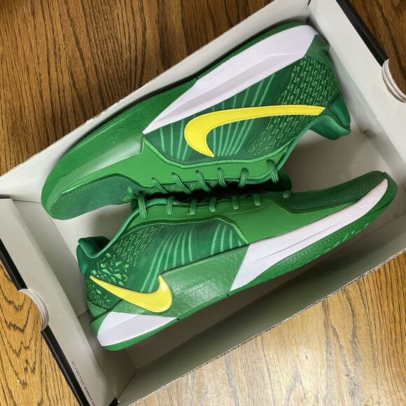 Nike Sabrina 2 Oregon Size Men\'s Size13.5 Green White Yellow Basketball Shoes